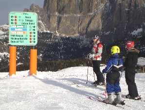 Det bedste er at bruge  sine alpinski til langture (Canazei, Dolomitterne, 2007)